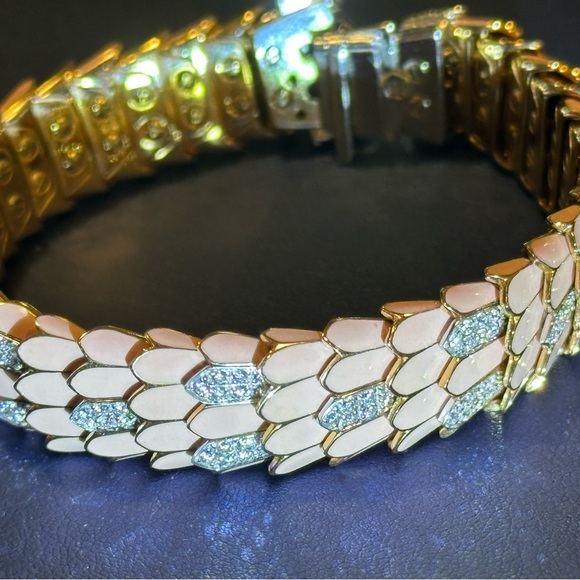 Pink Roberto Coin Cobra 18KT PINK Enamel & Diamond Bracelet 7” - Picture 4 of 11